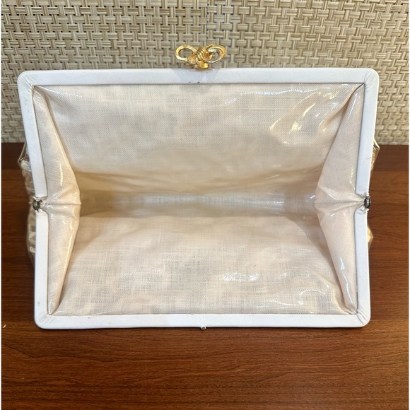 🌟HP🌟VTG 1960s Vinyl & Cream Lace Clutch Evening Bag with Gold Bow Lift Clasp - Picture 2 of 16